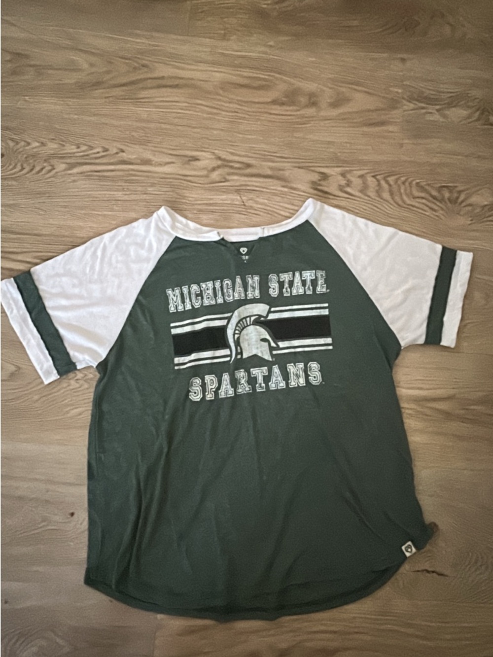 Colosseum Michigan State Spartans Green and White Raglan Tee